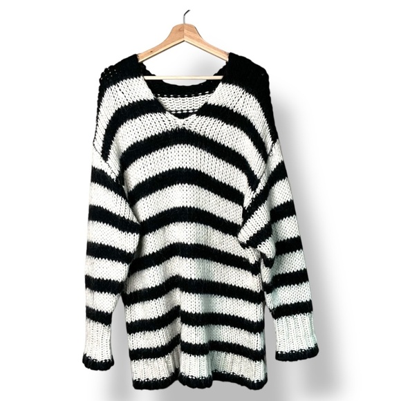 ZARA Black & White Vee Neck Pullover Sweater with Wool & Alpaca US Sz M - Picture 3 of 9